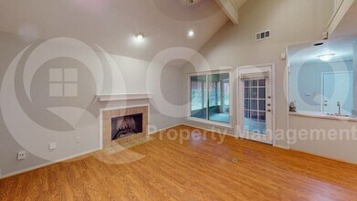 9712 Summerwood Cir in Dallas, TX - Building Photo - Building Photo