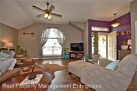 713 Shadowhill St photo'