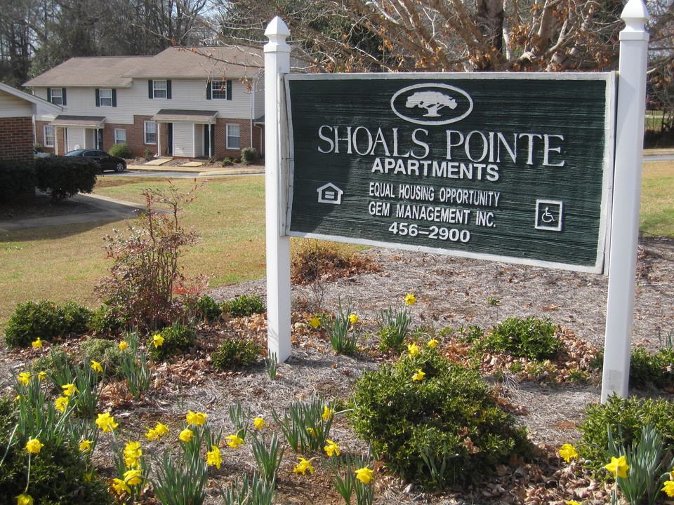 Shoals Pointe in Ware Shoals, SC - Foto de edificio