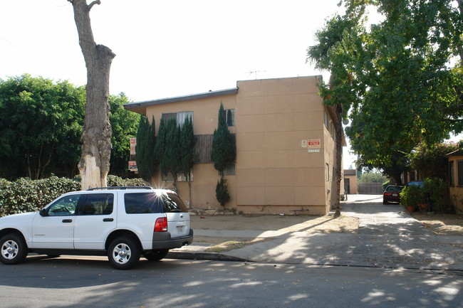 14202 Sylvan St in Van Nuys, CA - Building Photo - Building Photo