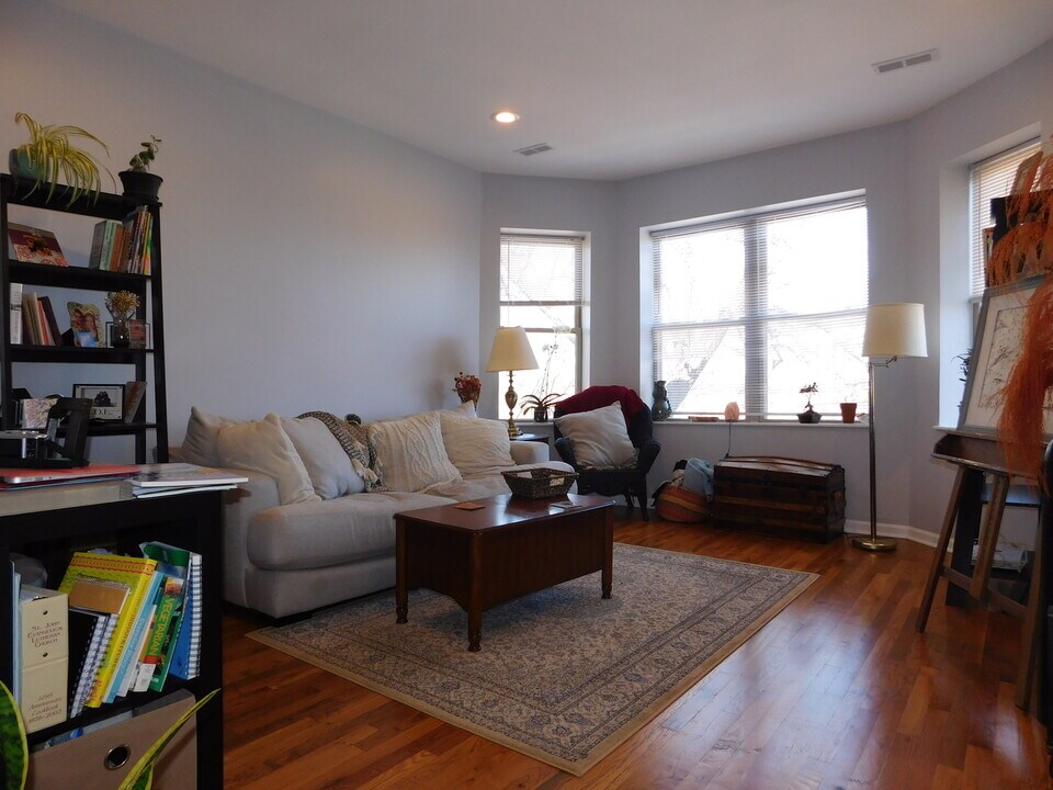 3017 W George St in Chicago, IL - Building Photo