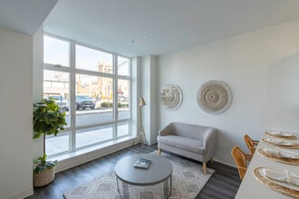 54 Union in Framingham, MA - Foto de edificio - Interior Photo