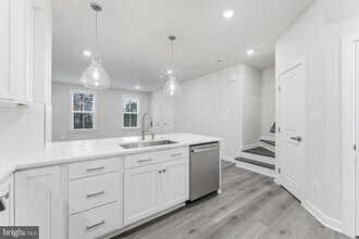 21815 Express Ter in Ashburn, VA - Building Photo - Building Photo