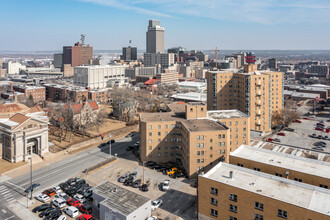 The Avenue apartments in Omaha, NE - Building Photo - Building Photo