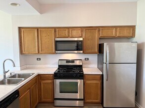 179 Polaris Dr in Lake In The Hills, IL - Building Photo - Building Photo