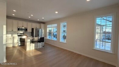 674 St Andrews Pl in Englishtown, NJ - Building Photo - Building Photo