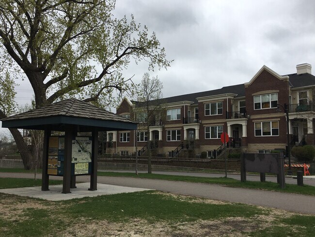 49 4th Ave N, Unit 1 in Minneapolis, MN - Foto de edificio - Building Photo