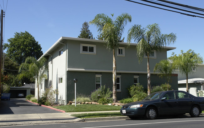 Middle Park Apartments in Menlo Park, CA - Building Photo - Building Photo