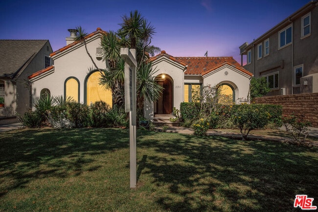 131 N Citrus Ave in Los Angeles, CA - Building Photo - Building Photo