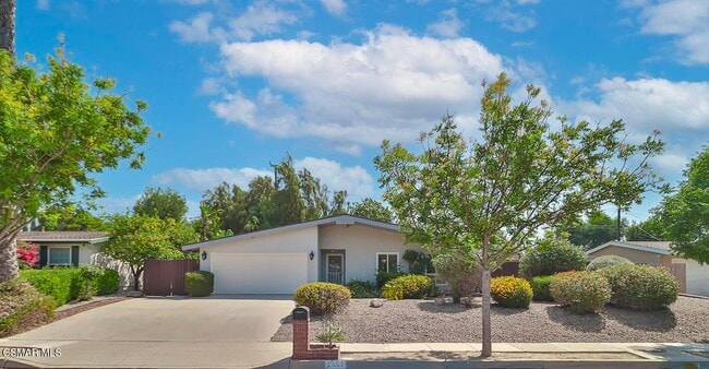 property at 557 W Gainsborough Rd
