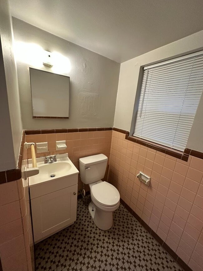 803 E McCarty St in Jefferson City, MO - Building Photo - Building Photo
