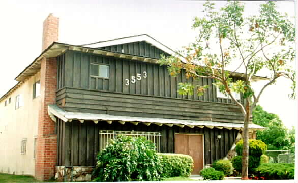 3553 Los Flores Blvd in Lynwood, CA - Building Photo