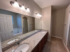 5257 Krenson Woods Way in Lakeland, FL - Building Photo
