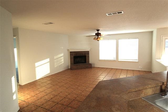 312 Garrett St in Burleson, TX - Foto de edificio - Building Photo