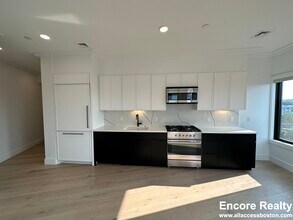 50 Leo M Birmingham Pky, Unit 601 in Boston, MA - Building Photo - Building Photo