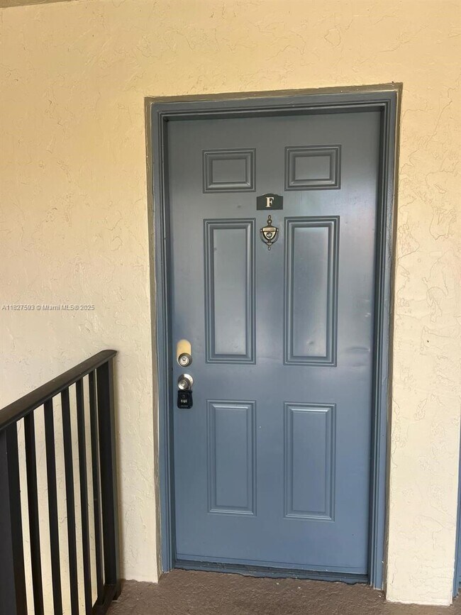 1543 Lake Crystal Dr in West Palm Beach, FL - Building Photo - Building Photo