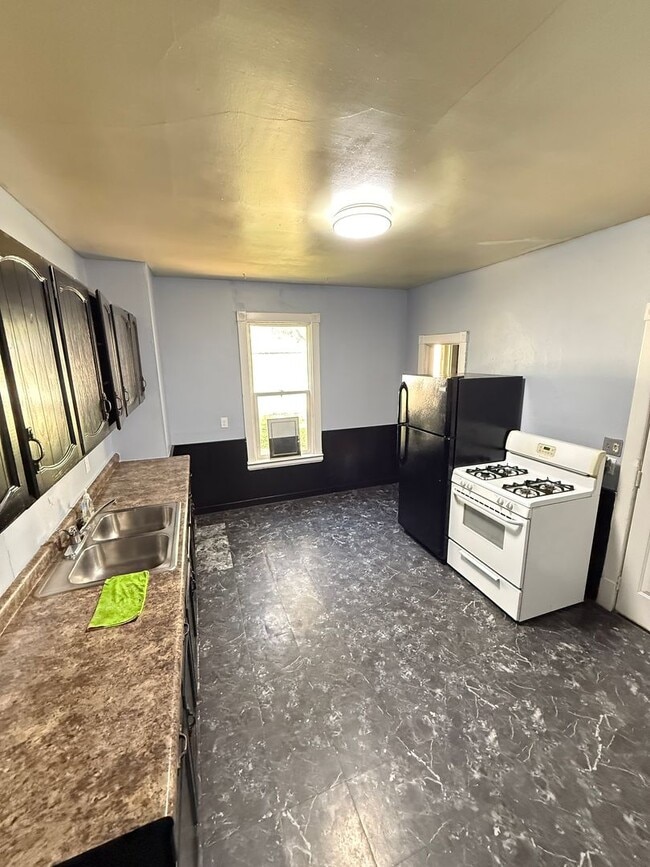 property at 1124 3rd St