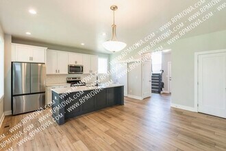 10009 Powell Ave in Johnston, IA - Building Photo - Building Photo