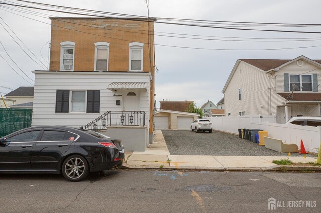 16 Somerset St in Carteret, NJ - Building Photo - Building Photo