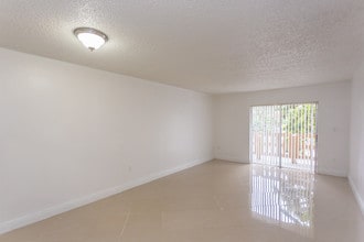 Carib Villas Apartments in Miami, FL - Foto de edificio - Interior Photo
