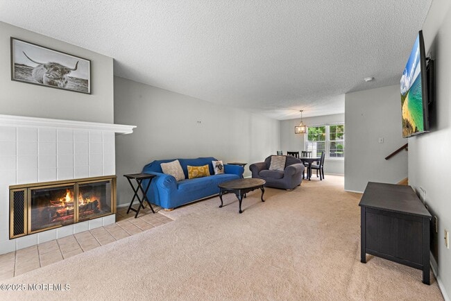 4 Sun Beau Ct in Tinton Falls, NJ - Building Photo - Building Photo