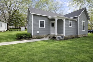 121 W Marshall St in El Dorado Springs, MO - Building Photo