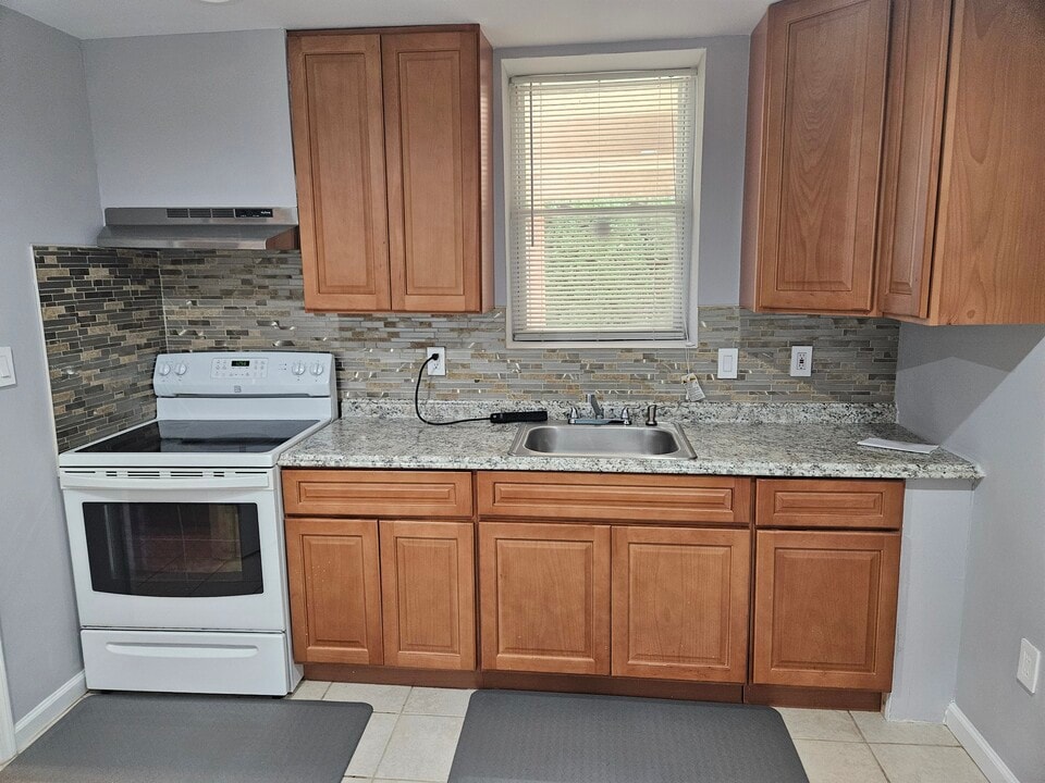 7508 Tarpley Dr in Rockville, MD - Building Photo
