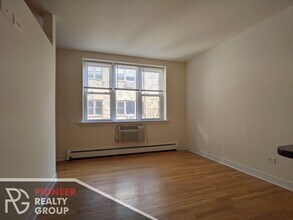 630 W Wrightwood, Unit #625-401 in Chicago, IL - Foto de edificio - Building Photo