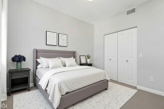 2370 N Elston Ct in Chicago, IL - Building Photo - Building Photo