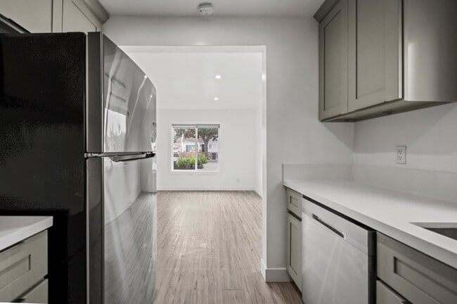 1101 N Flower St, Unit 1 in Santa Ana, CA - Building Photo - Building Photo