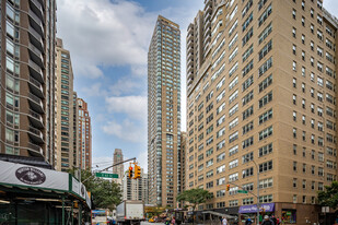 Bristol Plaza in New York, NY - Foto de edificio - Building Photo