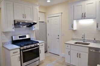 98 Toxteth St in Brookline, MA - Building Photo - Building Photo