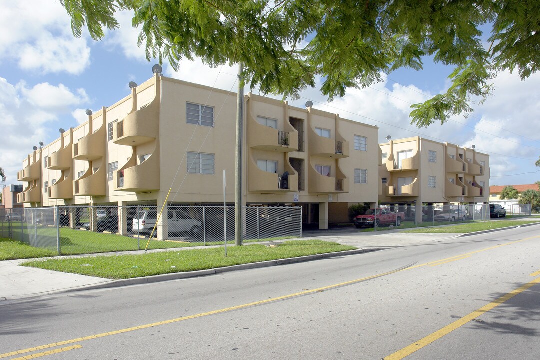 3675 W 11th Ave in Hialeah, FL - Building Photo