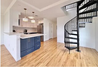 126 Ogden Ave. in Jersey City, NJ - Foto de edificio - Building Photo