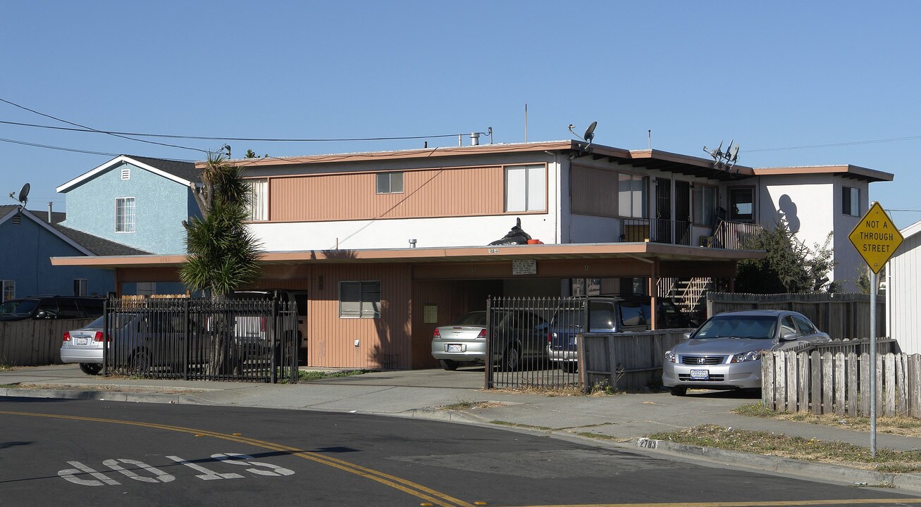 2785 16th St in San Pablo, CA - Foto de edificio