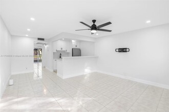 101 SW 132nd Way in Pembroke Pines, FL - Building Photo - Building Photo