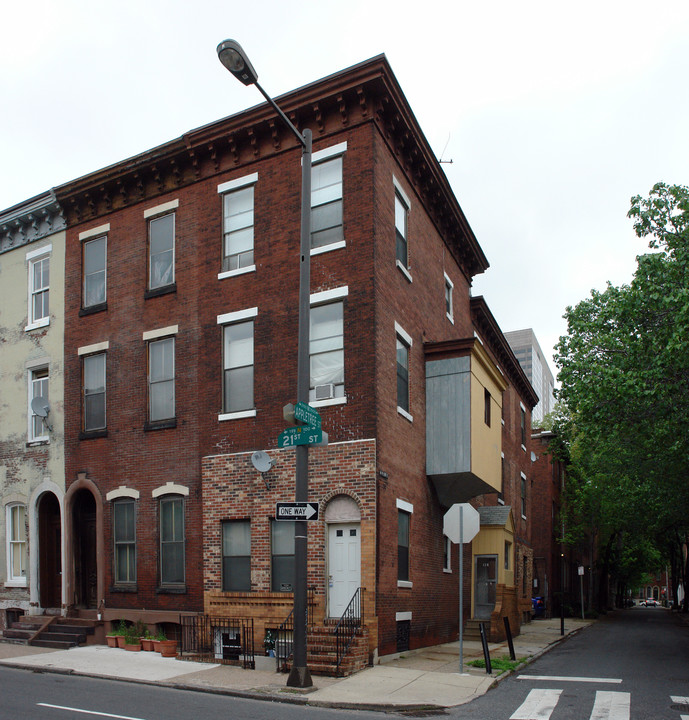 117 N 21st St in Philadelphia, PA - Building Photo