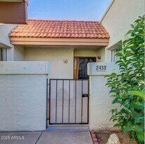 2433 W Eugie Ave in Phoenix, AZ - Building Photo