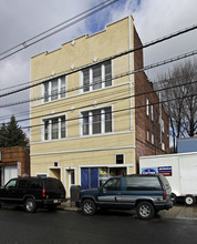 5 Montgomery St in Bloomfield, NJ - Building Photo - Building Photo