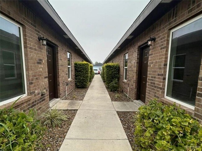 2811 Primrose Ave in Edinburg, TX - Building Photo - Building Photo