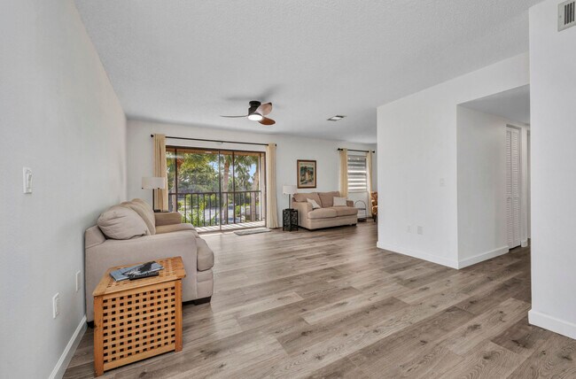 638 Bird Bay Dr E in Venice, FL - Building Photo - Building Photo