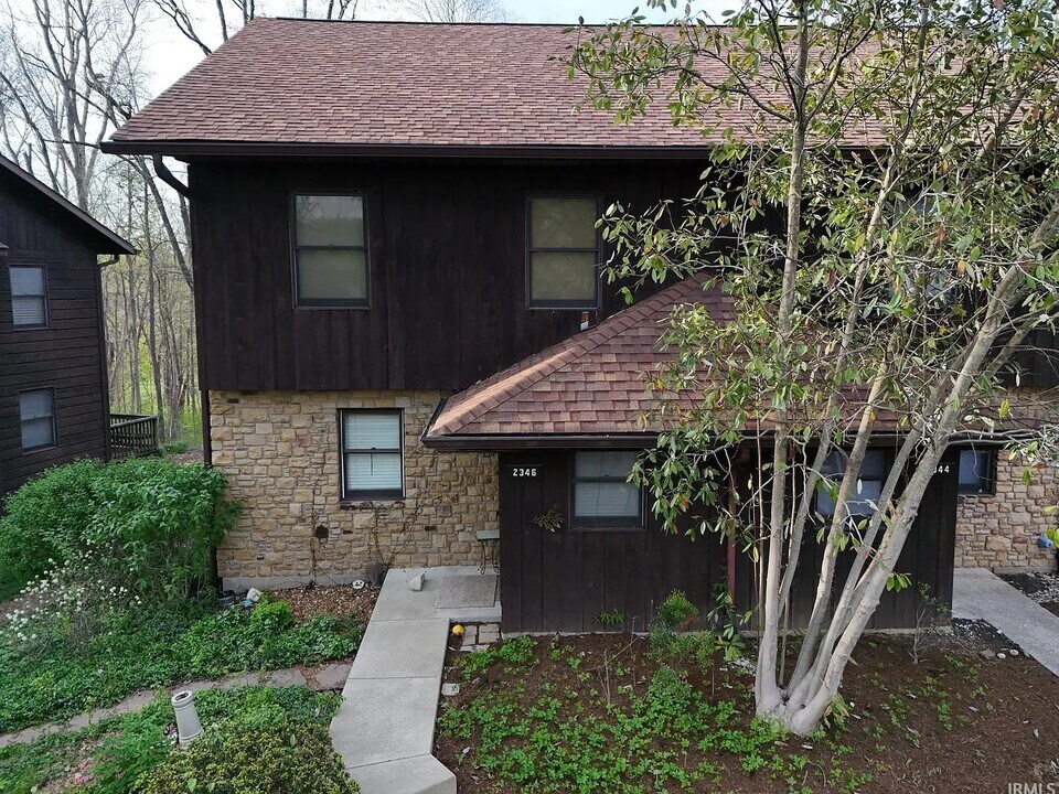 2346 E Winding Brook Cir in Bloomington, IN - Foto de edificio