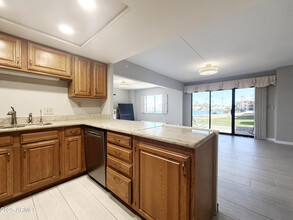 10330 W Thunderbird Blvd in Sun City, AZ - Foto de edificio - Building Photo