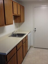 8 Post Oak Ln in Natick, MA - Building Photo - Building Photo