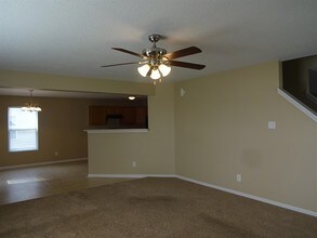 489 Bourneside Dr in Greenfield, IN - Building Photo - Building Photo