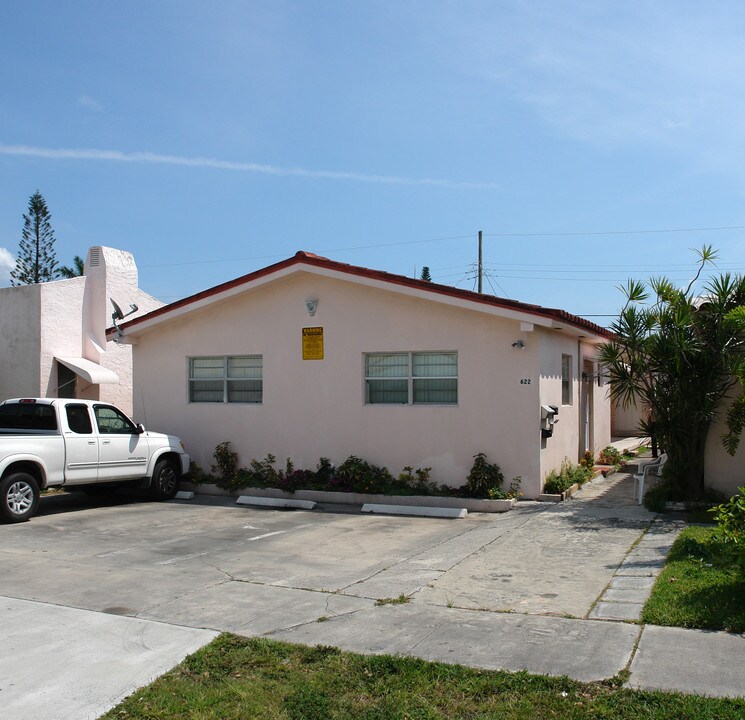 622 NE 4th St in Hallandale Beach, FL - Building Photo