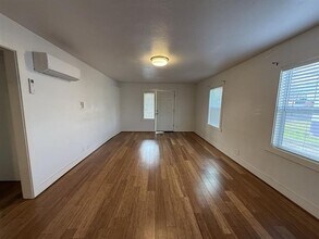 12925 SW Beaverdam Rd in Beaverton, OR - Building Photo - Building Photo