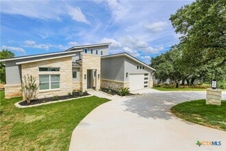 1314 Clayton Nolen Dr in Horseshoe Bay, TX - Foto de edificio - Building Photo