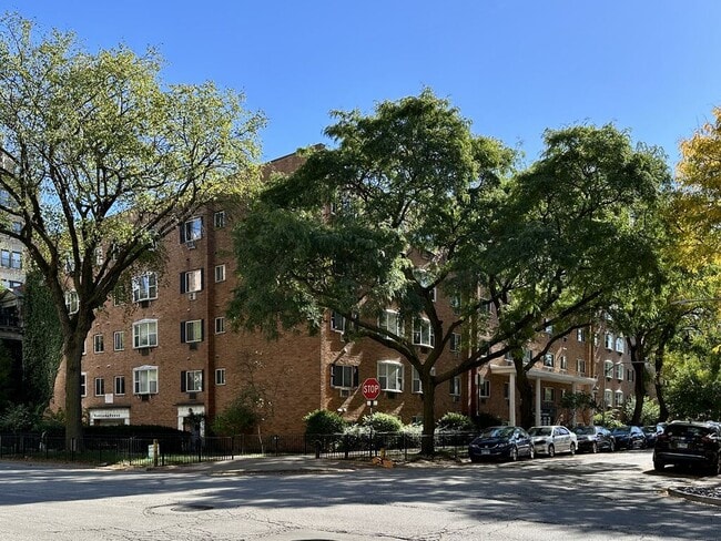 property at 3825 N Pine Grove Ave