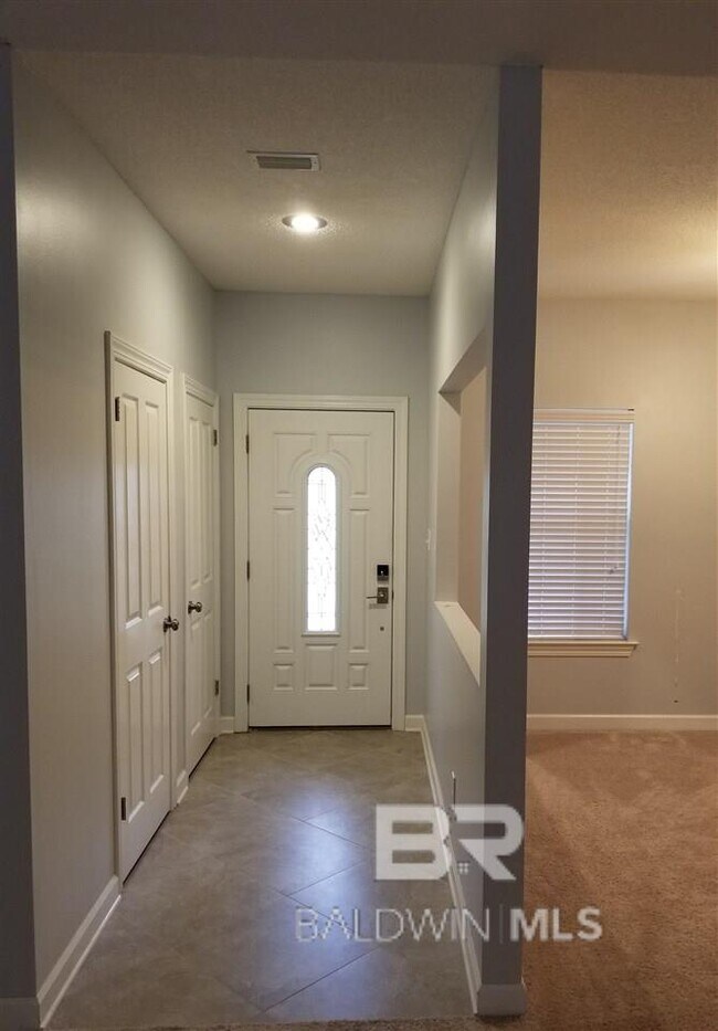 105 Diane Cir in Daphne, AL - Foto de edificio - Building Photo